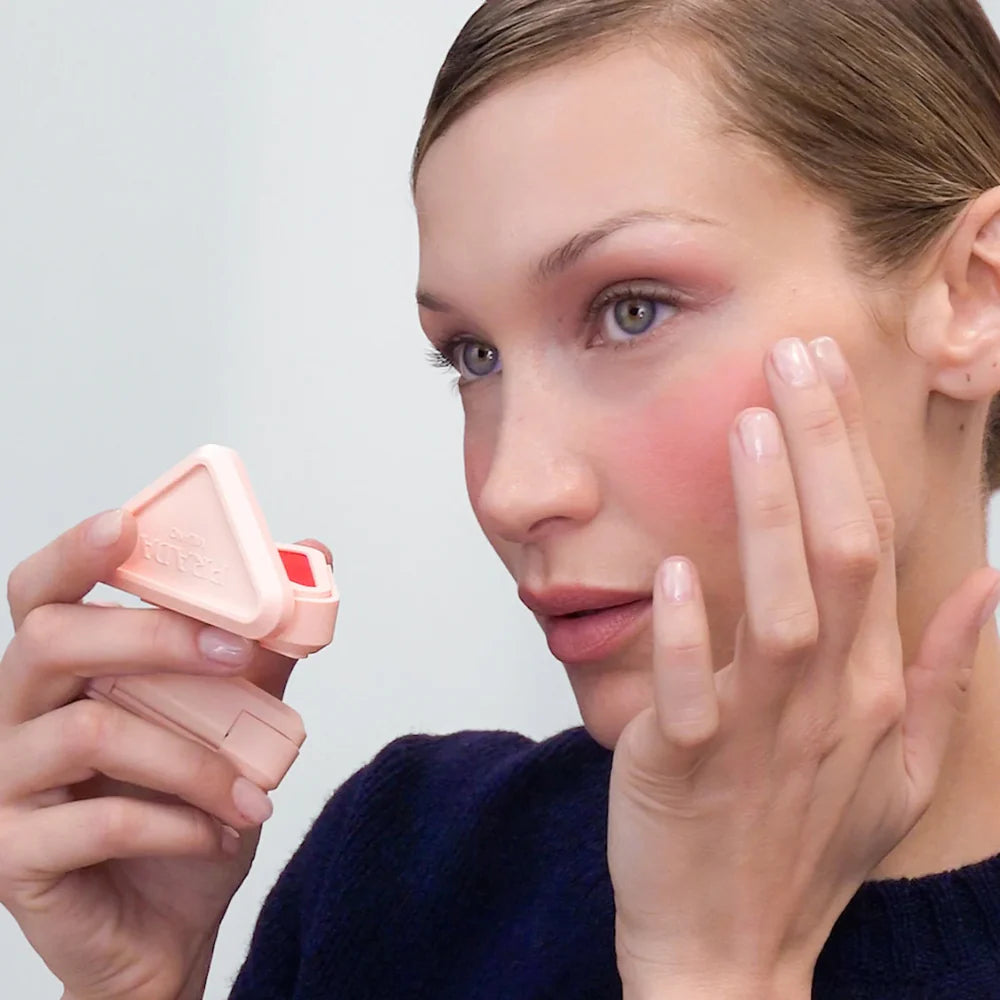 TOUCH CREAM TO POWDER SOFT BLUR LONGWEAR BLUSH  PRADA / Rubor en crema